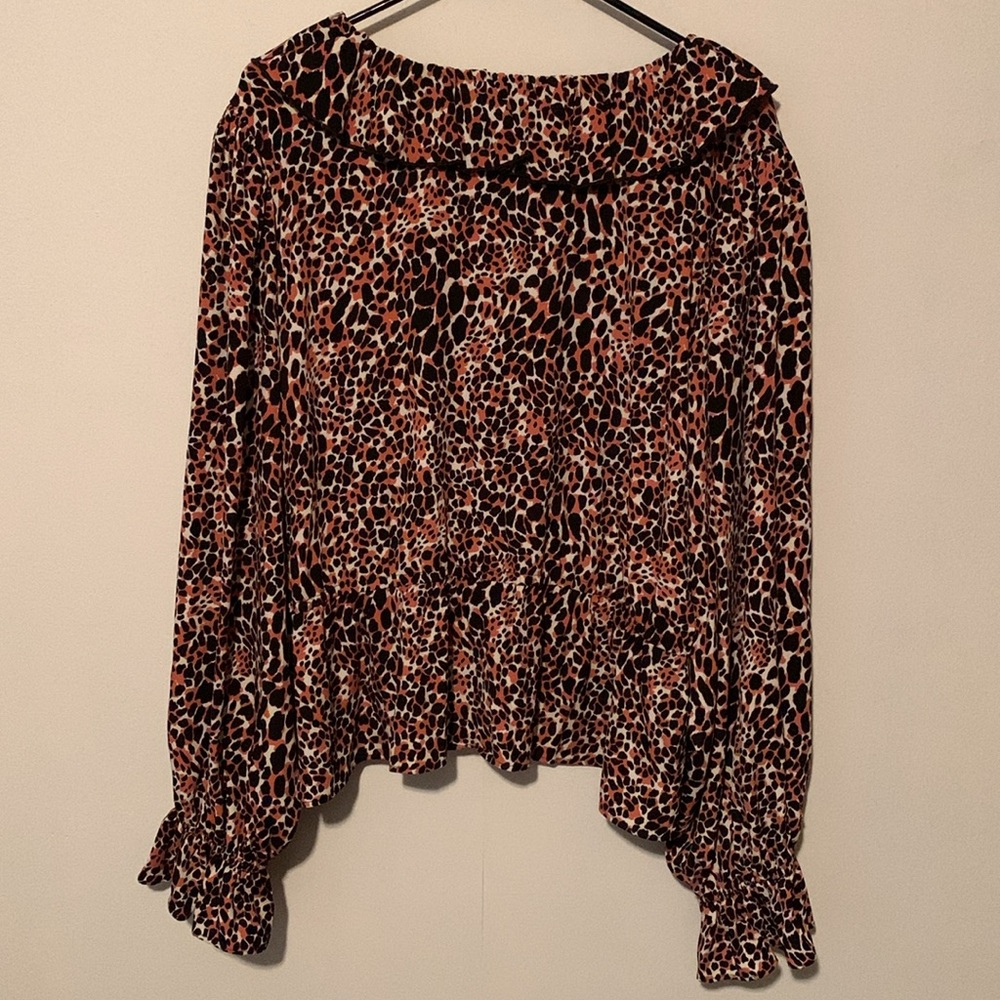 Scoop Leopard Print Ruffle Blouse - Picture 2 of 8